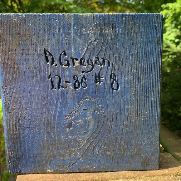 Hand carved wooden figure Uncle Sam holding flags by D. Gregan - Picture 10 of 15